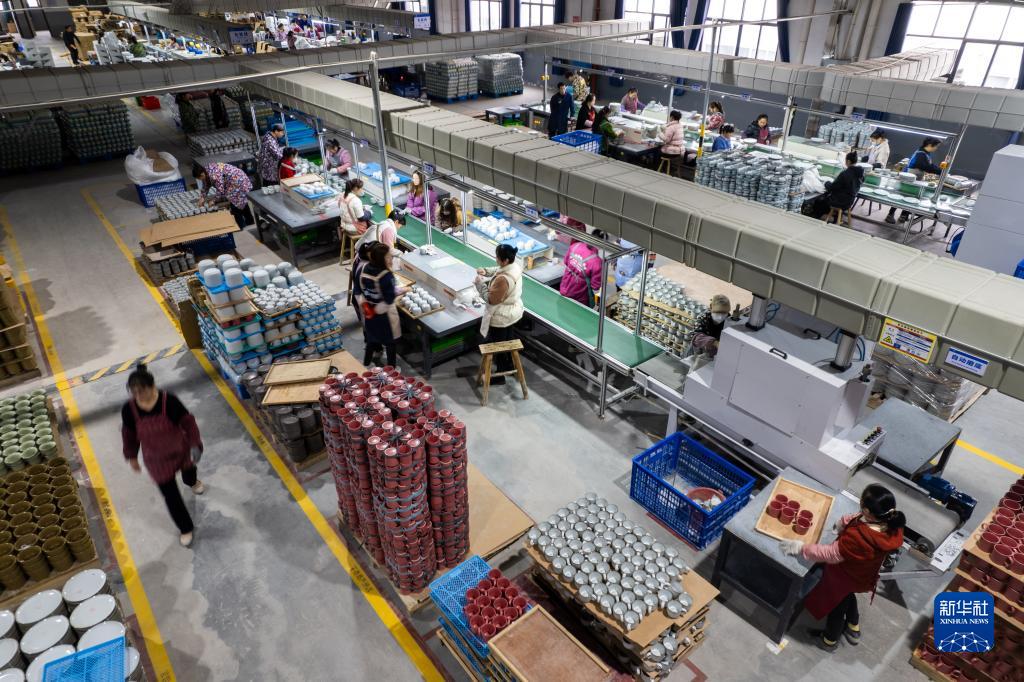 新華全媒+丨湖南醴陵:陶瓷產(chǎn)業(yè)產(chǎn)銷旺